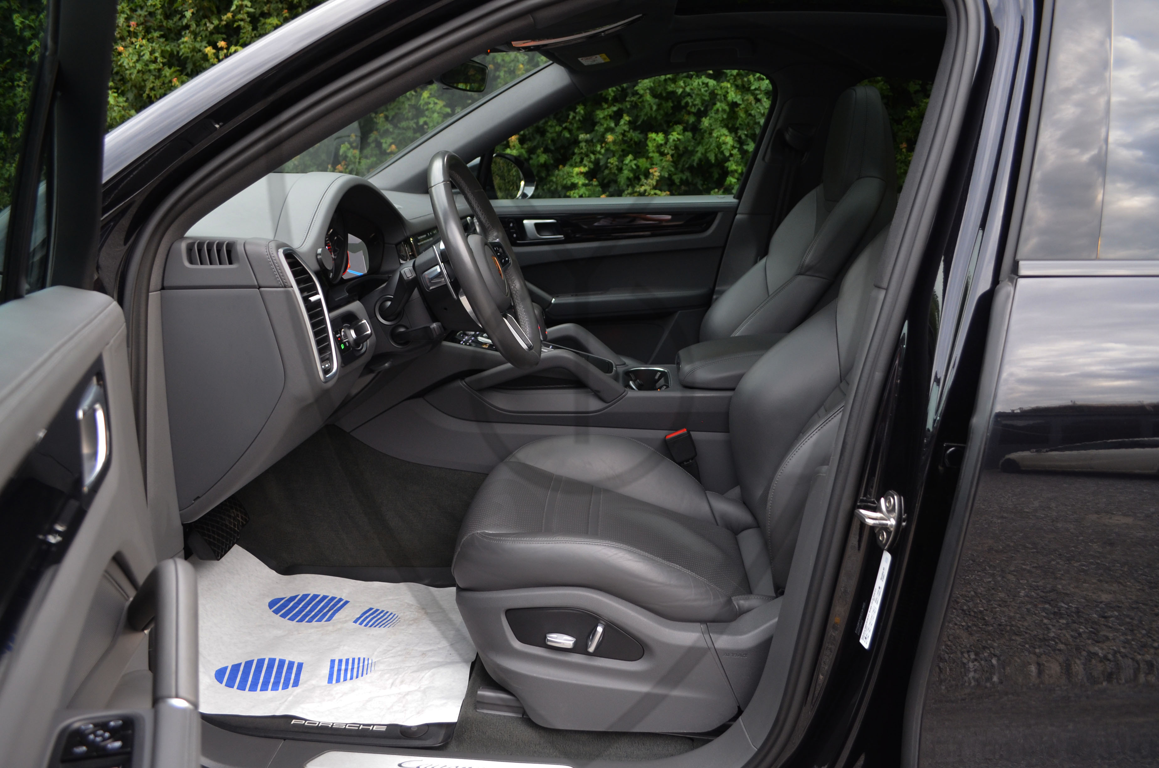 PORSCHE CAYENNE COUPE — image 18